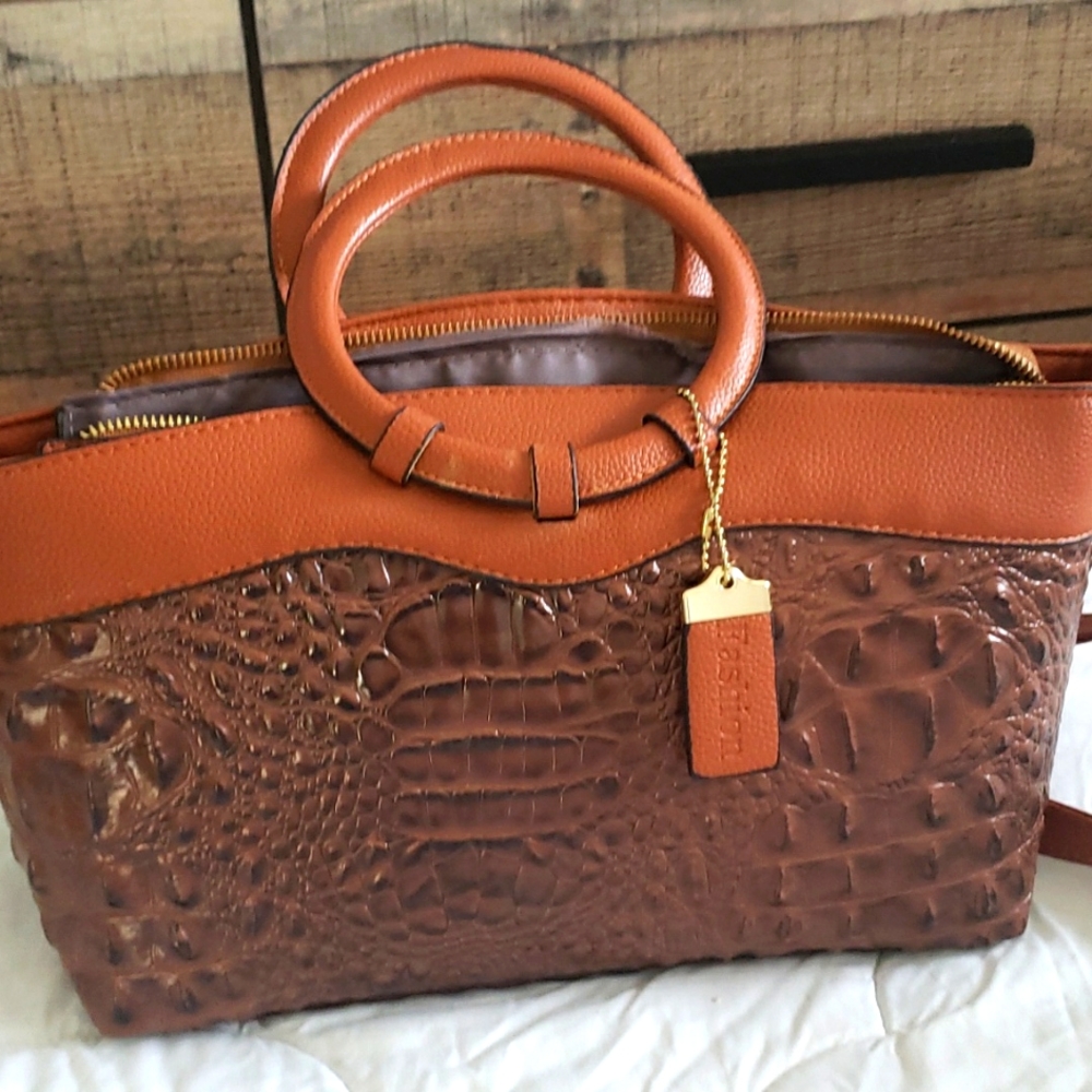 Alligator Style Leather Purse